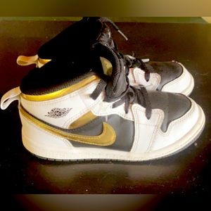 Great shape kids air Jordan’s!